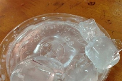 Thực hư đá viên 'không tan' gây khó thở, buồn nôn